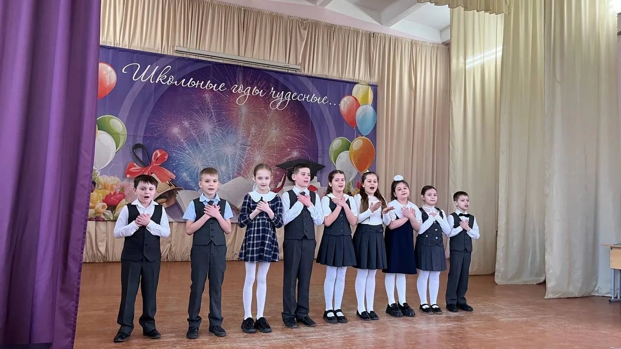 🌸 Сегодня в нашей школе прошел традиционный концерт, посвященный 8 Марта!   ⭐️ Ученики подготовили я