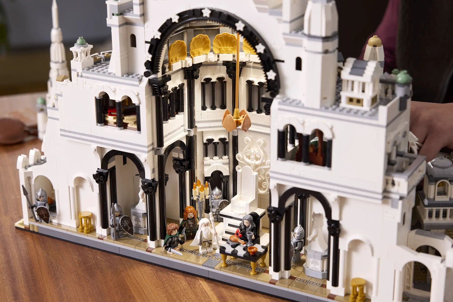 LEGO представила замок из 8278 деталей к юбилею фильма «Властелин колец»  Кинофраншизе исполняется 2