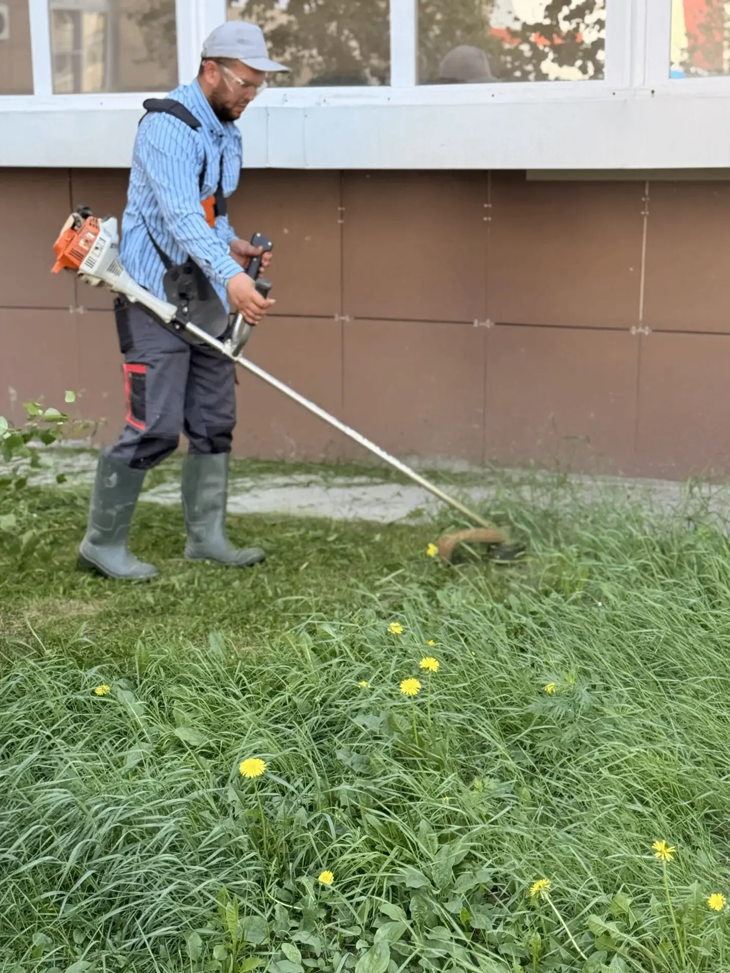 М-м-м… запах свежескошенной травы 🌿
Сегодня специалисты управляющей компании проводят покос травы н