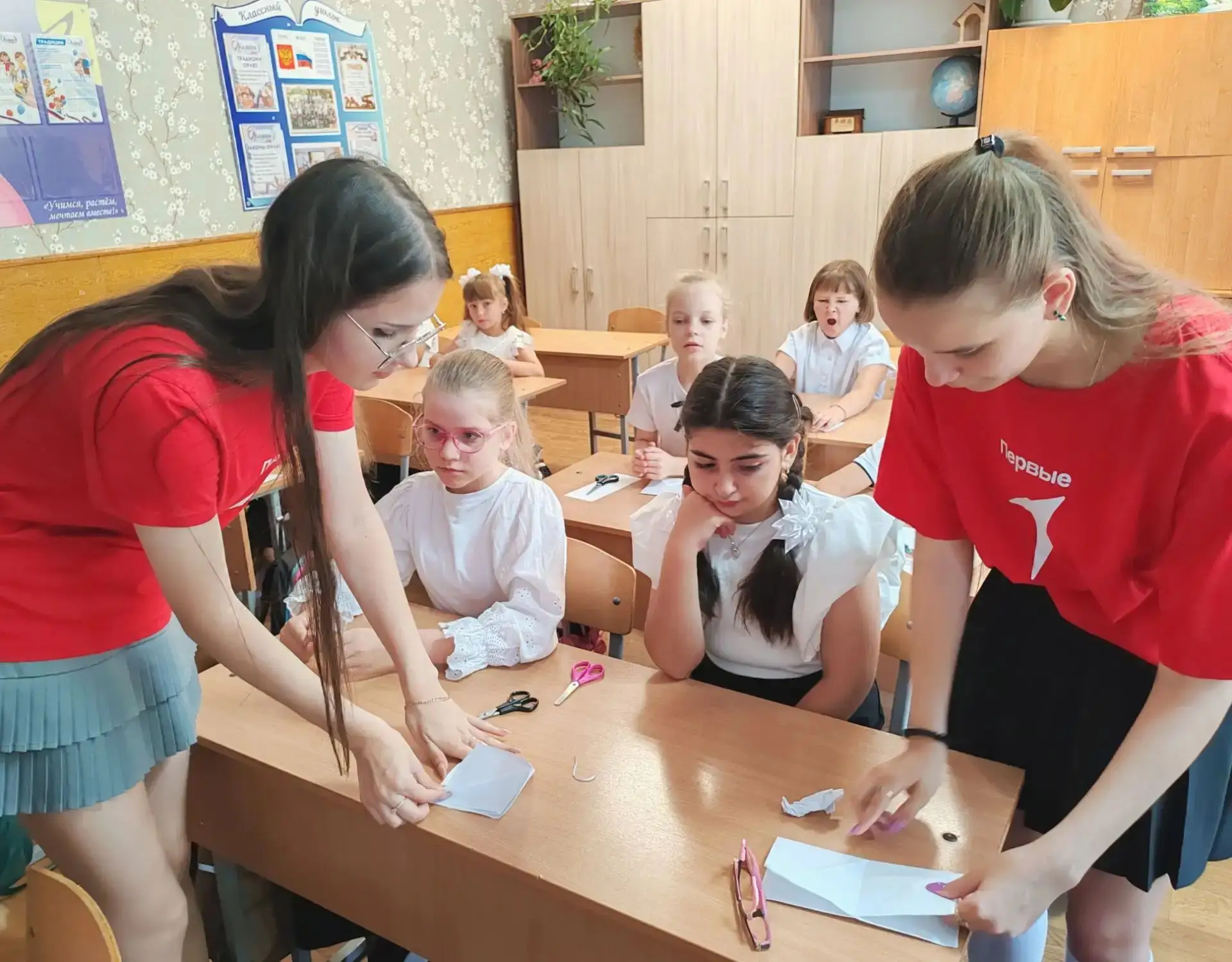 Свет памяти в ладонях🪽