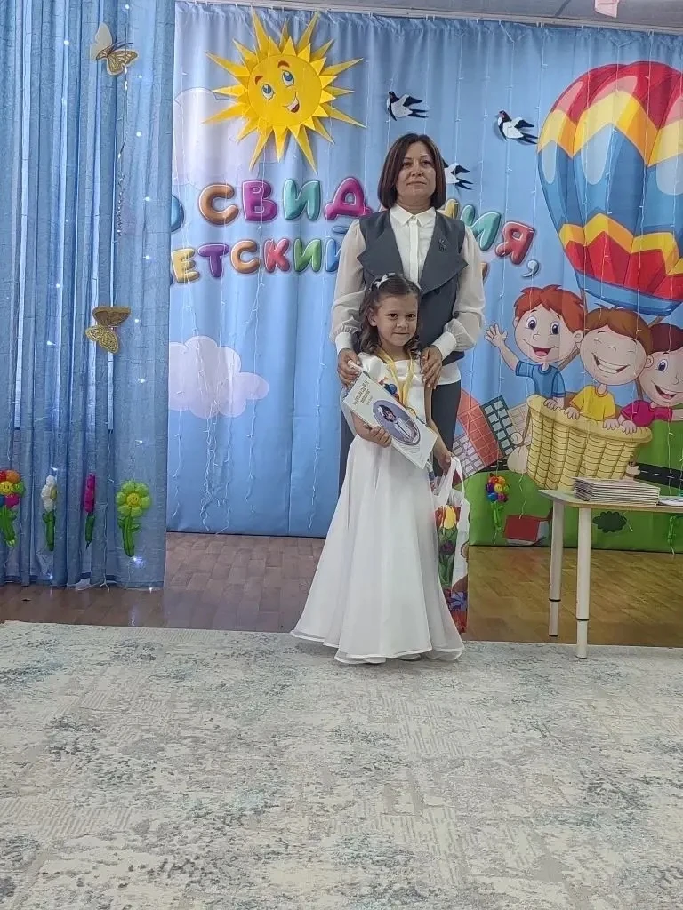 Кажется, только вчера привели их за ручку… А сегодня — уже выпускной. 🎓