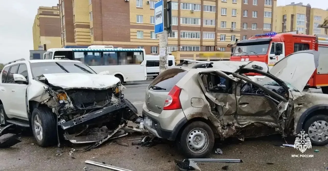 В Костроме при столкновении двух автомобилей погибла женщина