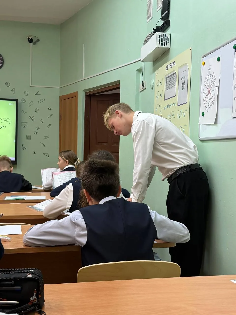 💫В День самоуправления школьные коридоры наполнились особой энергией: старшеклассники ...