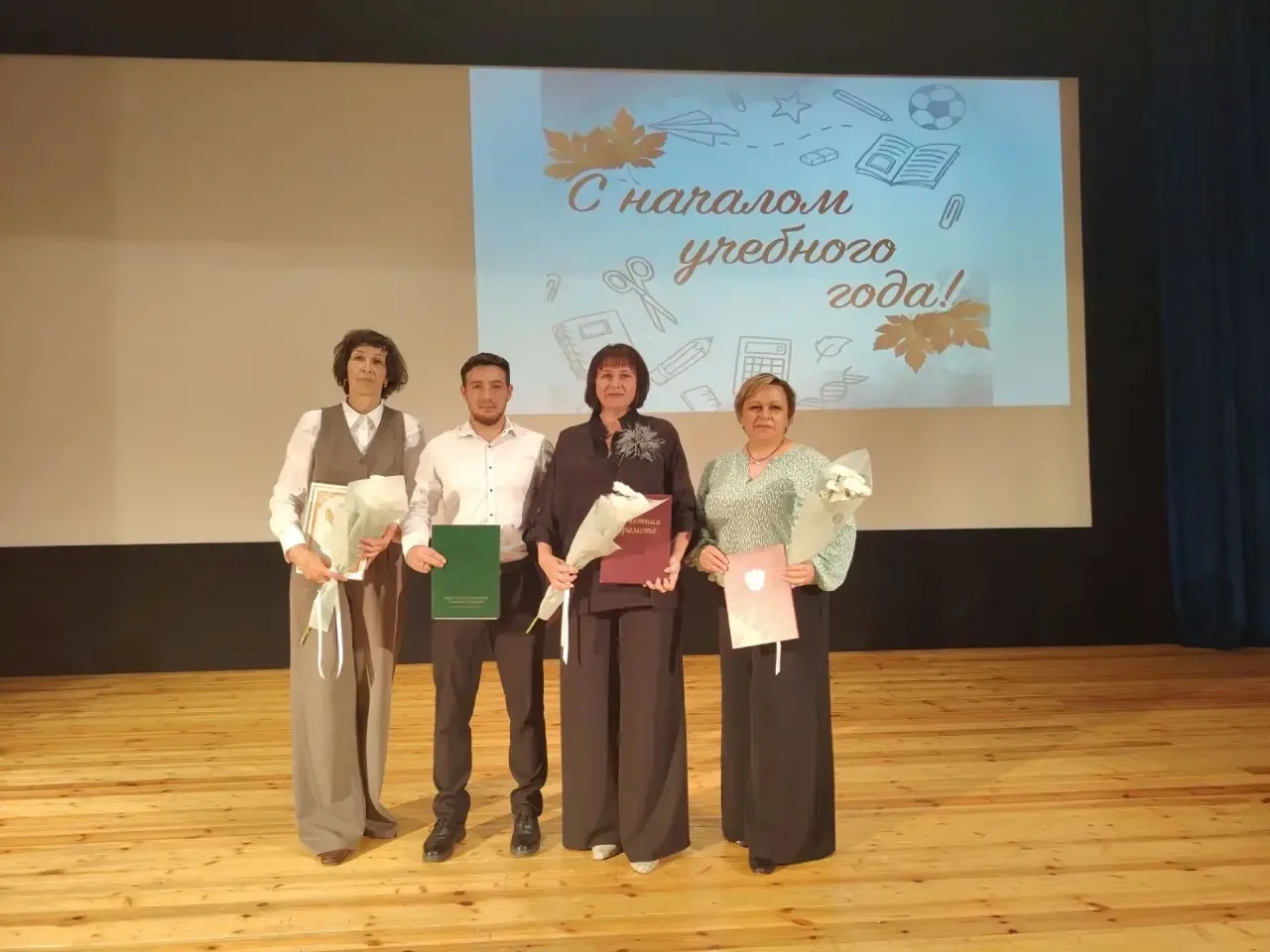 🏆 Гордость нашей школы: встречаем новый учебный год с наградами!🏆