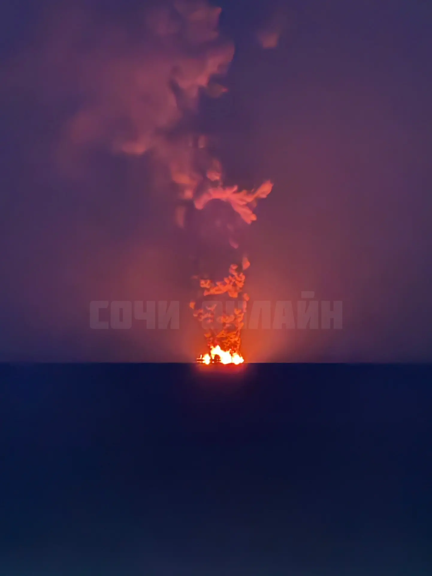 ❗️Около Сочи происходит открытое горение нефти!