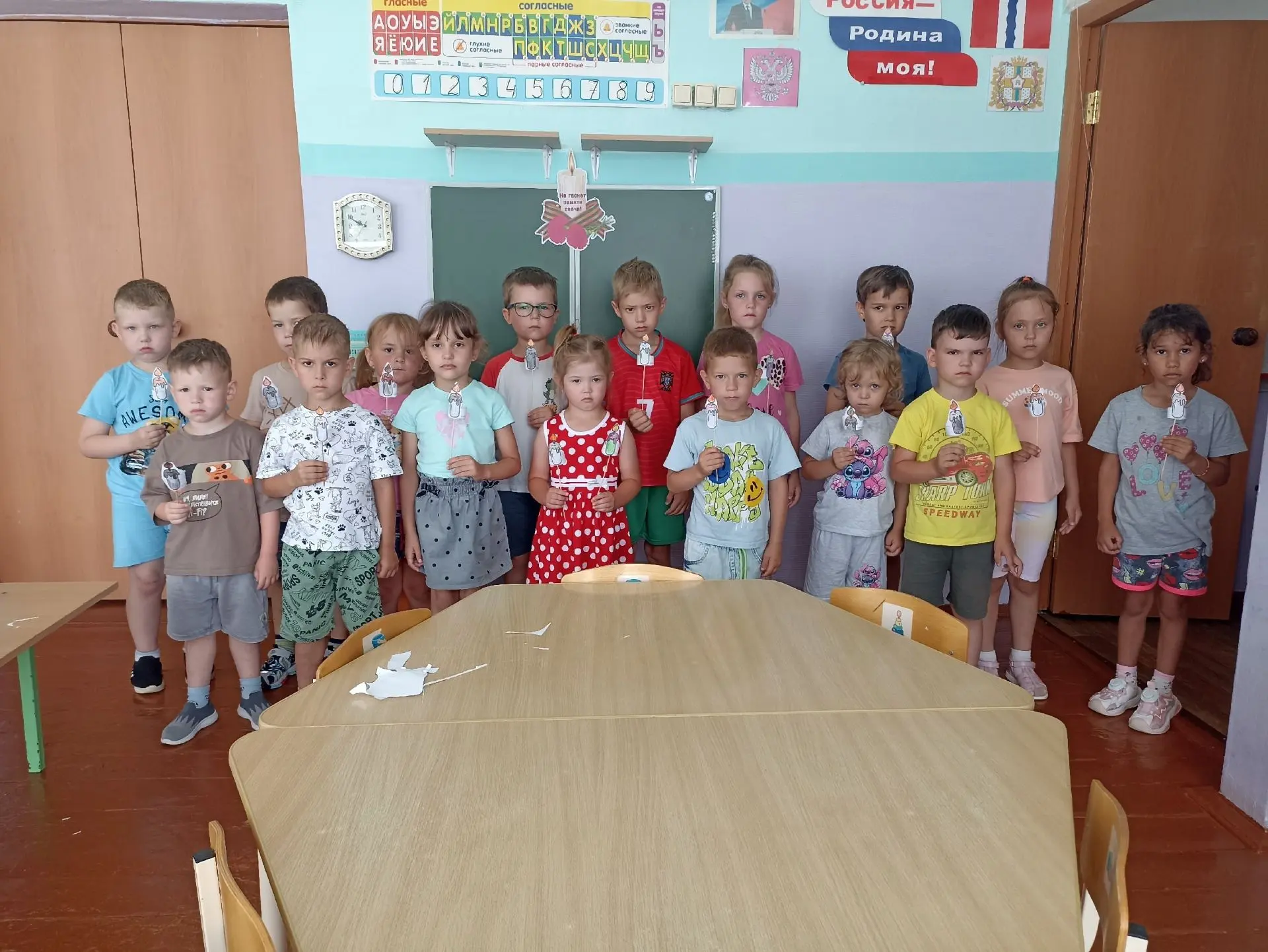 День памяти и скорби в старшей группе. 

Сегодня, 22 июня, наши старшие ребята вместе с воспитателям