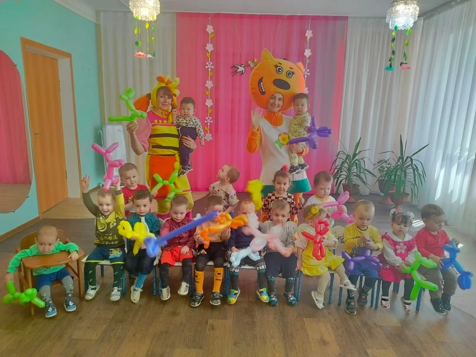 Группа «Праздник детям» 🌟 подарила ребятам яркие эмоции, организовав веселое развлекат...