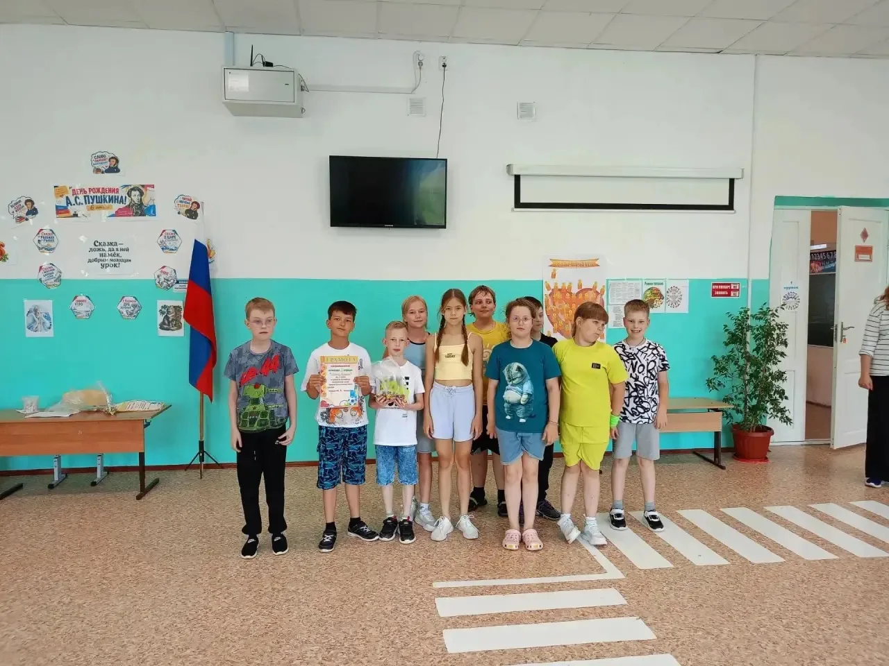 Сегодня, 23 июня 2026 года, в ГОЛ при МАОУ СОШ №20 прошёл "Творческий круг".
До обеда ребята посетил