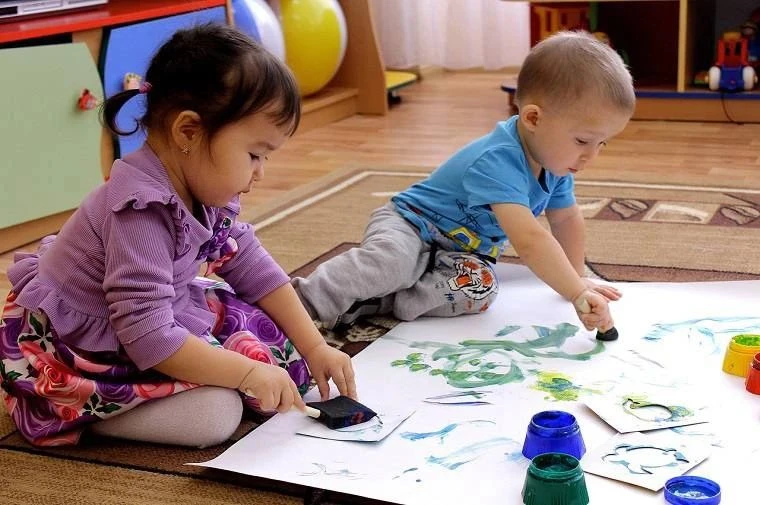 Сенсорная диета. 

Зачем детям лепить из теста и ходить босиком?

Творчество — это не только про эст