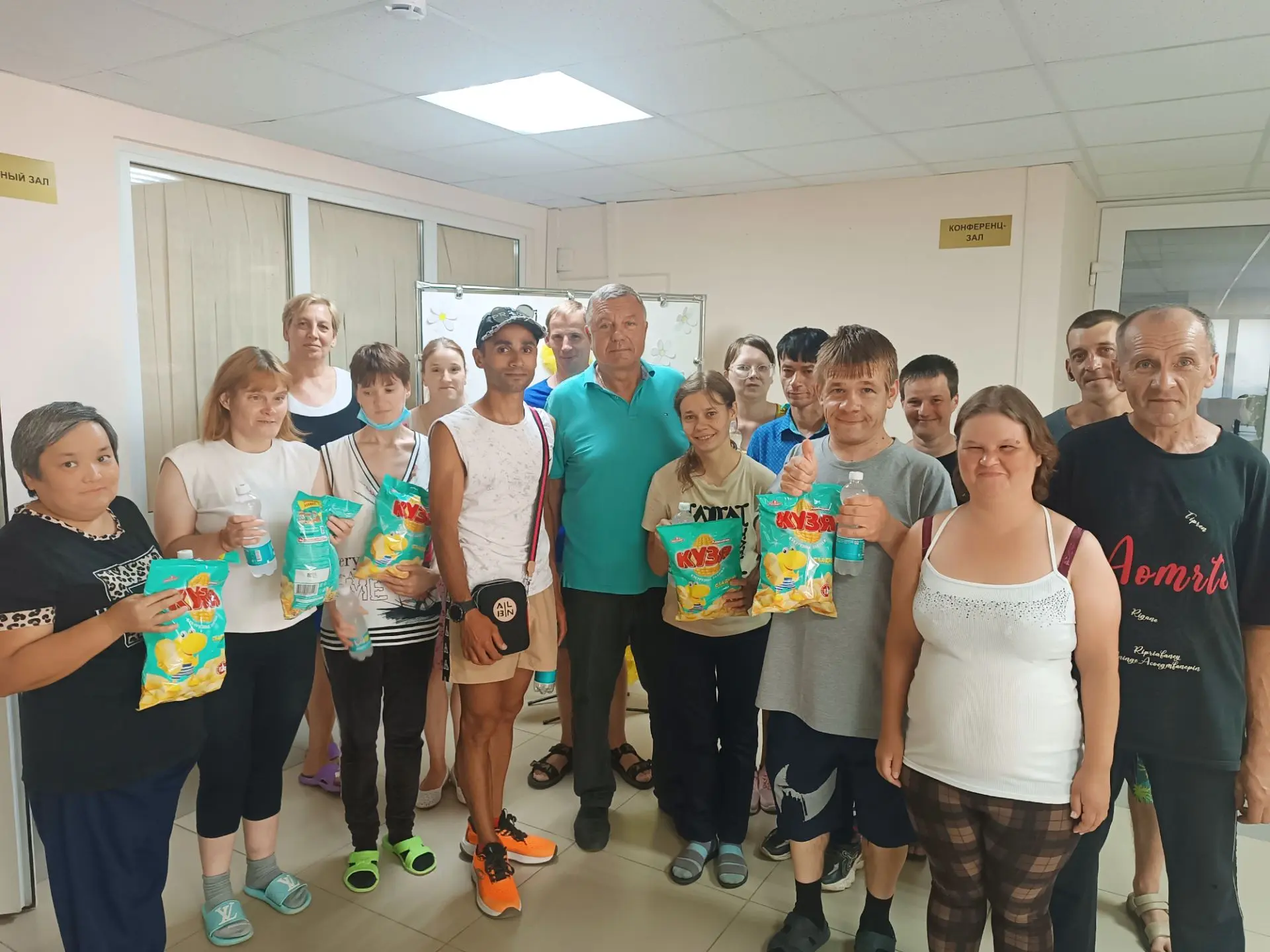 🤗Теплая встреча в «Обереге»: бывший воспитанник приехал в Бузулукский дом милосердия 

В Бузулукски