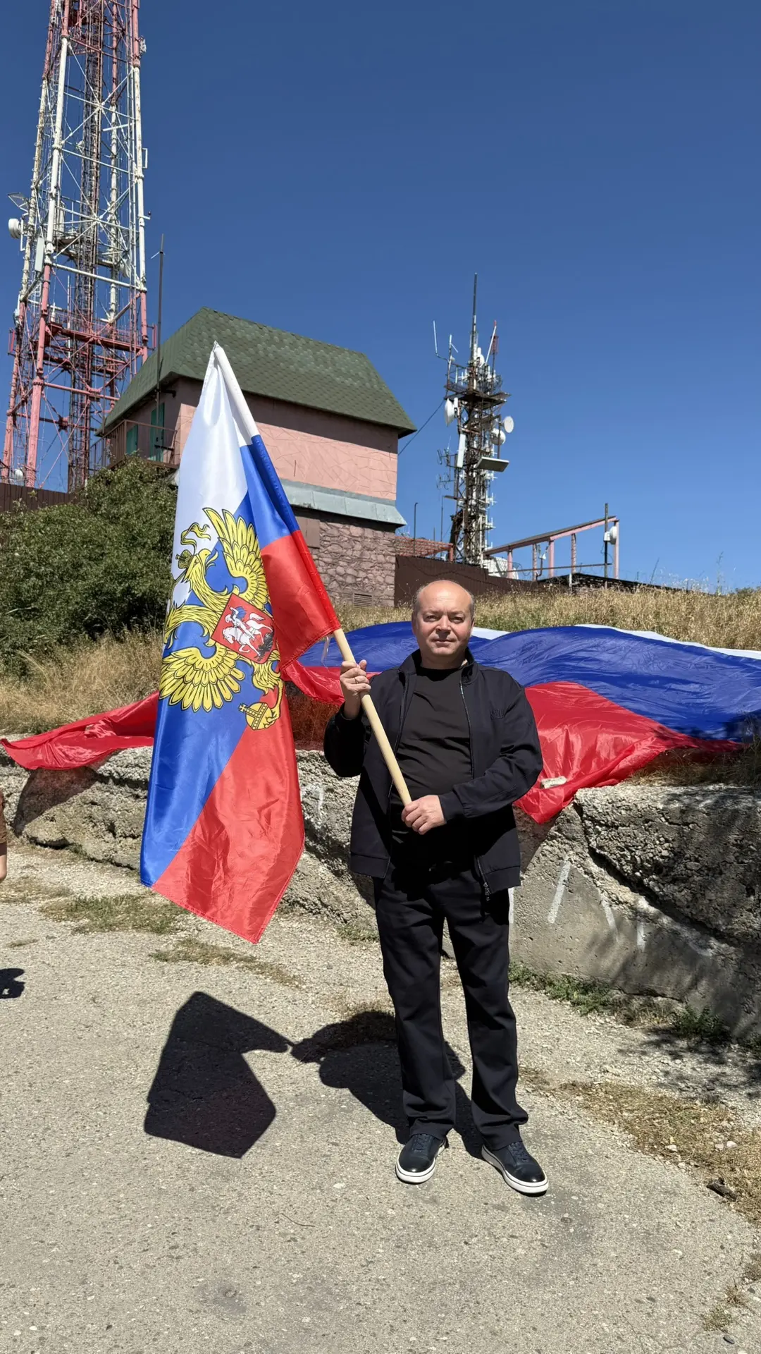 Мы будем побеждать, добиваться своих целей и поднимать свой флаг. Потому что, как сказа...