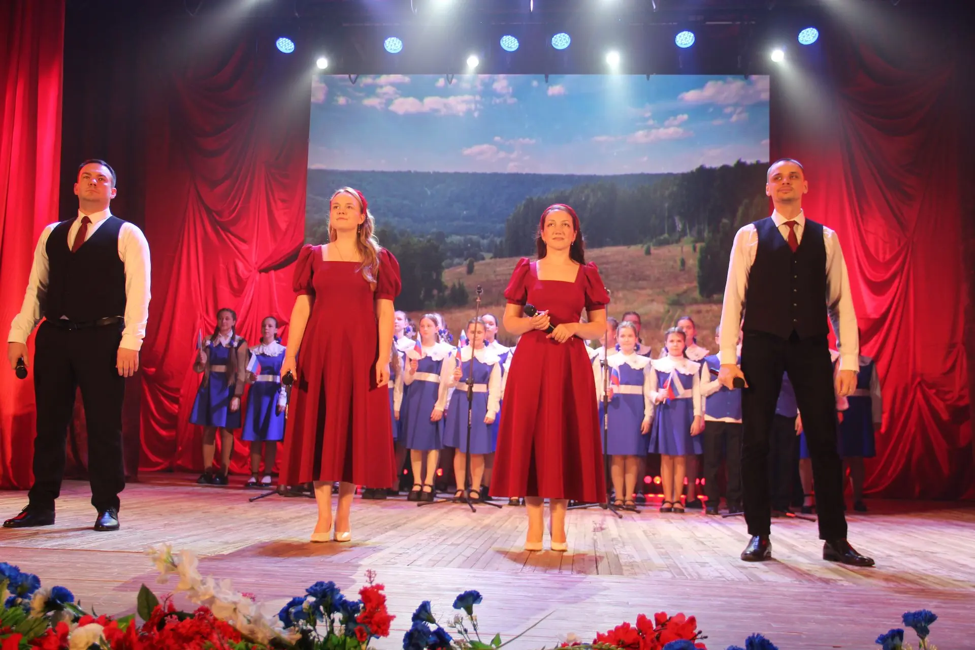 🇷🇺 В единстве наша сила!🇷🇺  В Белгородском Дворце детского творчества состоялся финал конкурса худож