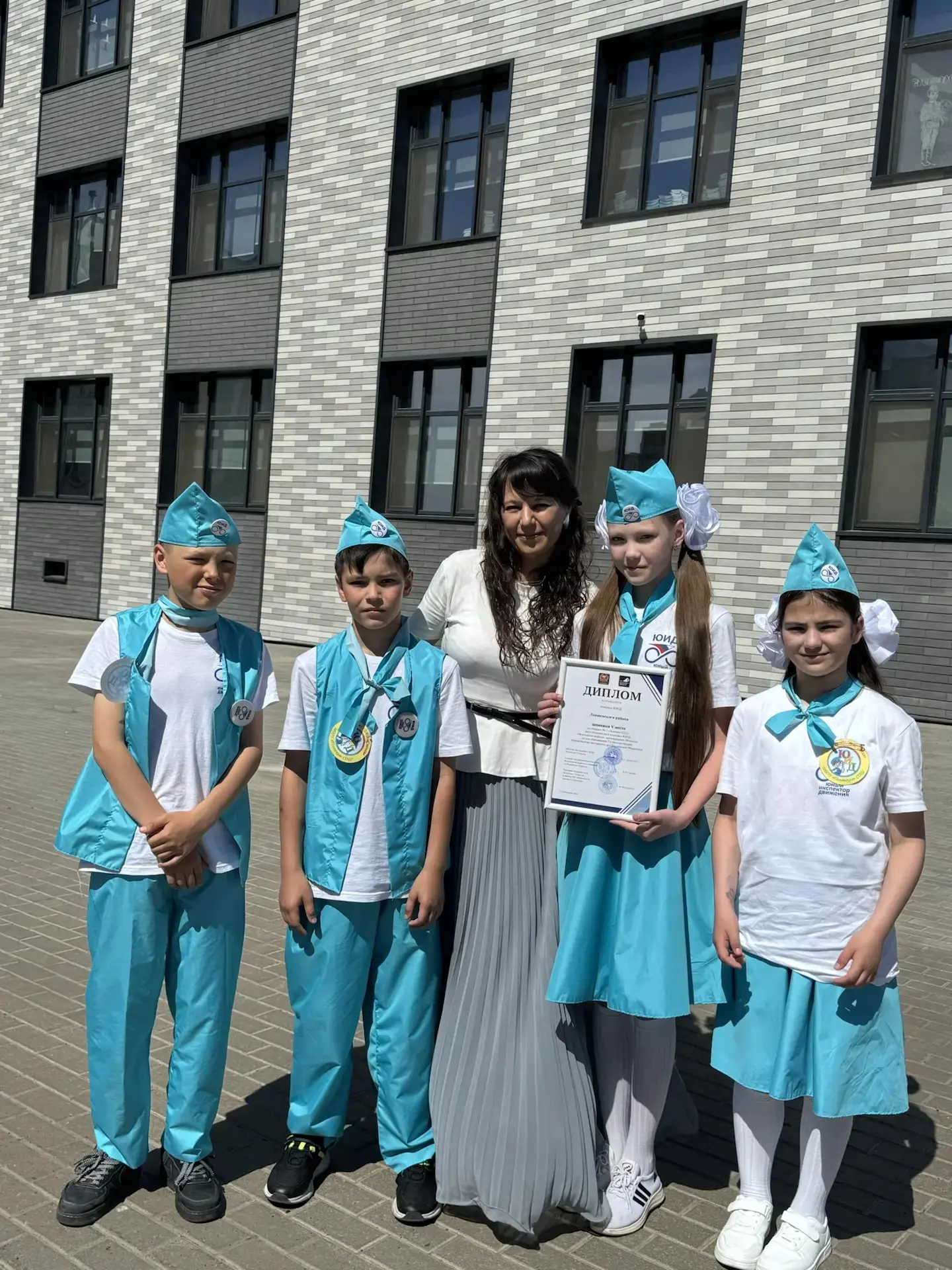 Гордимся нашими знатоками ПДД! 🏆

После блестящей победы на районном этапе конкурса «Безопасное кол
