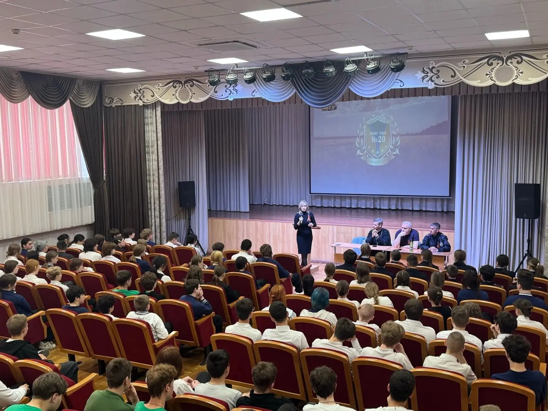 В Невинномысске завершился цикл встреч с учащимися  общеобразовательных учебных организаций.  Беседы