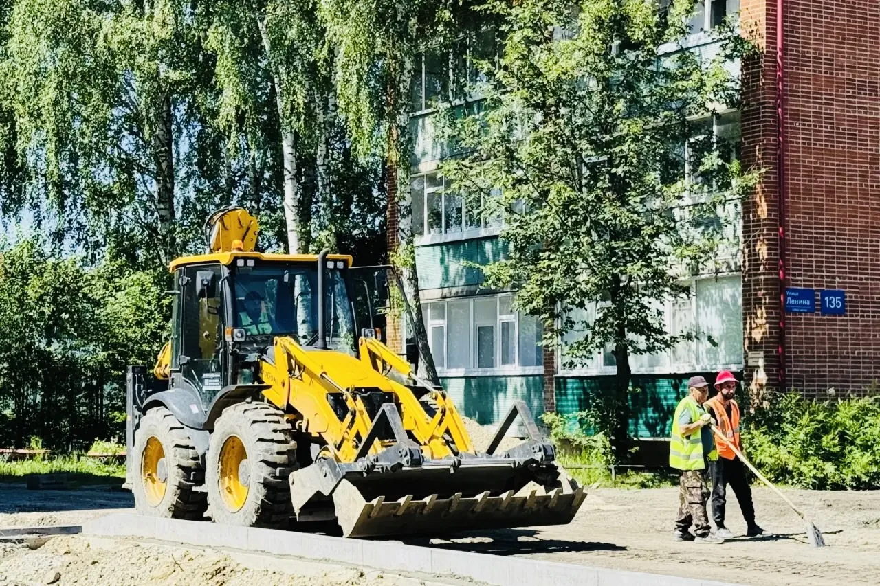 Друзья, сегодня с утра — на объезде. Проверяем, как идёт ремонт улично-дорожной сети и дворовых терр