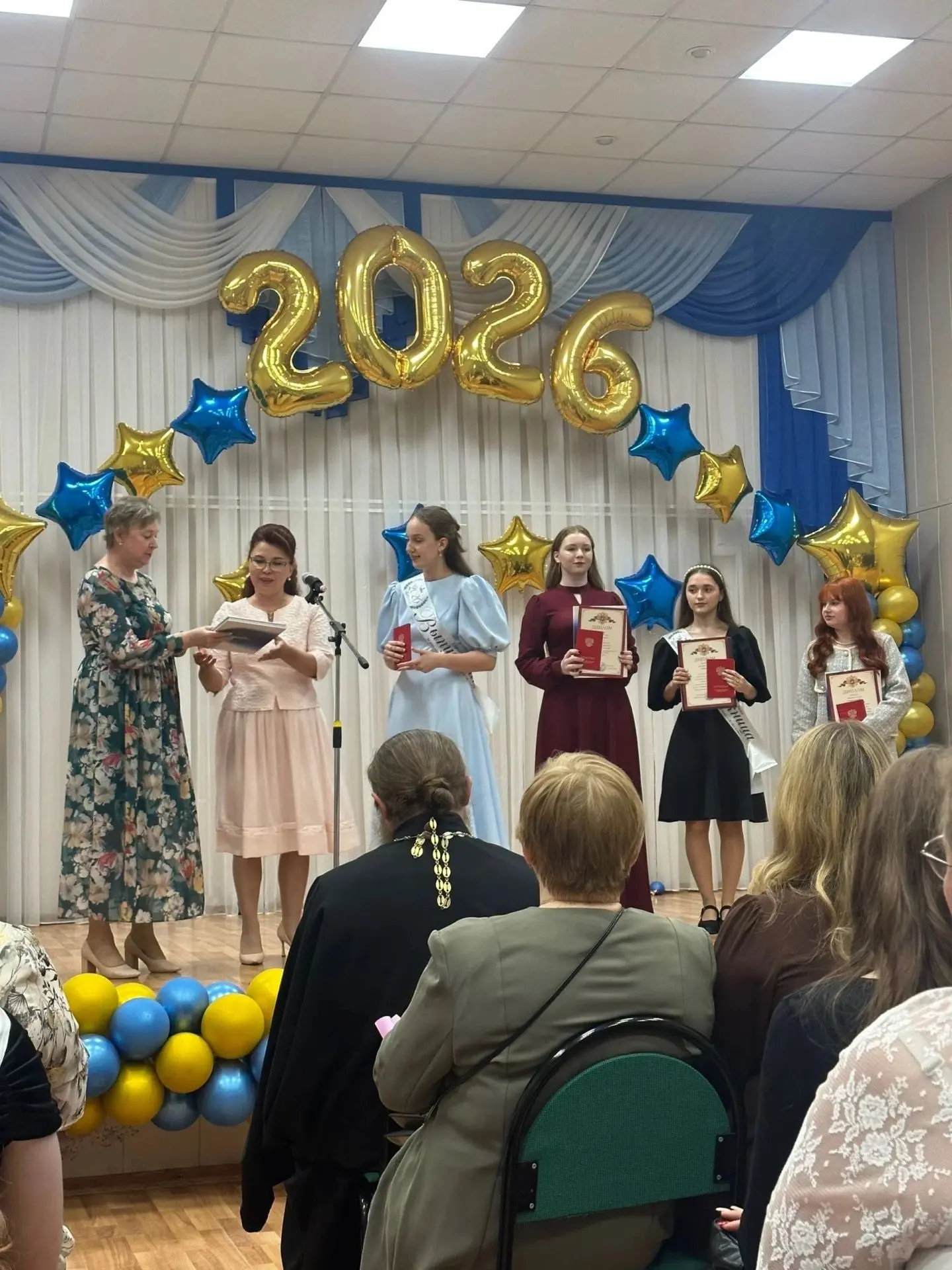 🎓 Сегодня в Панковской школе — большой праздник!

В стенах нашей школы состоялось торжественное и в