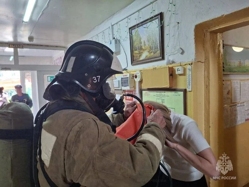 📍В Шаблыкино школа искусств под защитой сотрудников МЧС России   Сотрудники 37 пожарно-спасательной 