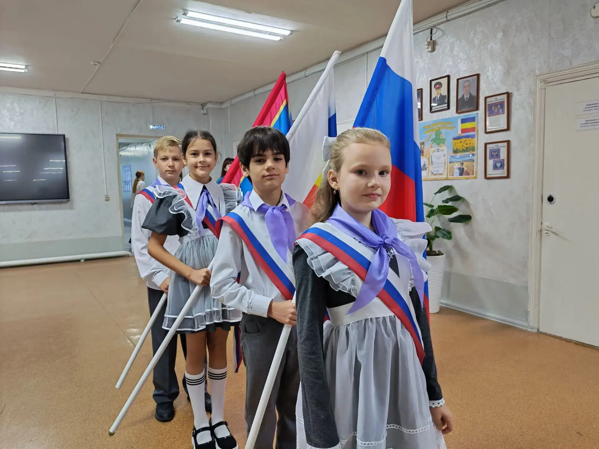 🇷🇺ТОРЖЕСТВЕННАЯ ЦЕРЕМОНИЯ ВЫНОСА ФЛАГА И ИСПОЛНЕНИЯ ГИМНА РОССИЙСКОЙ ФЕДЕРАЦИИ🇷🇺