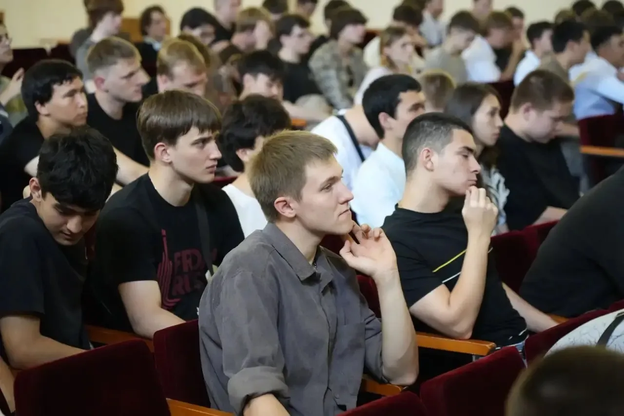 📌 Студенты Астраханского государственного политехнического колледжа познакомились с перспективами р