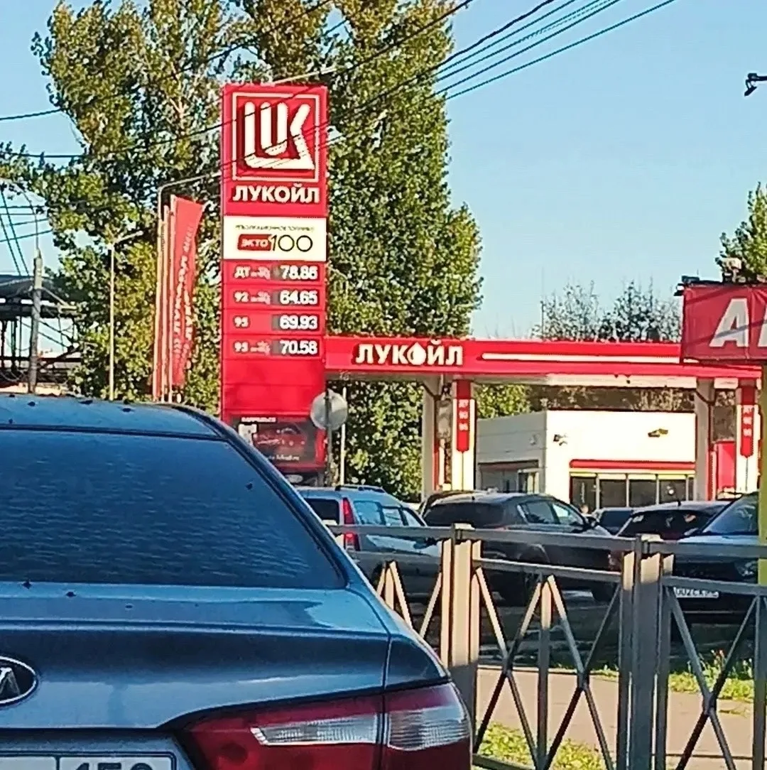 ⛽️ Ажиотажного спроса на топливо в России больше нет.