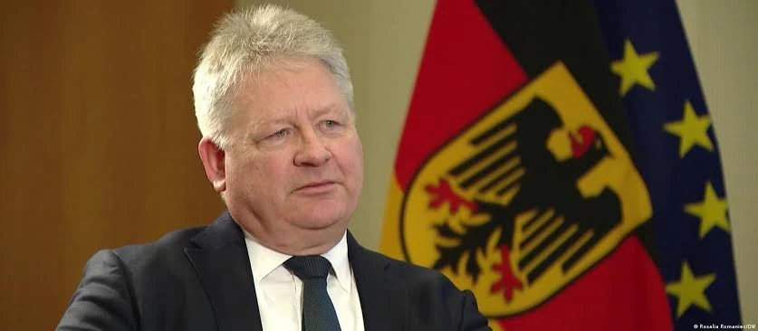 🦆👨‍🦽‍➡️🇩🇪Хромые утки из германской администрации занимаются самовнушением, пытаясь...