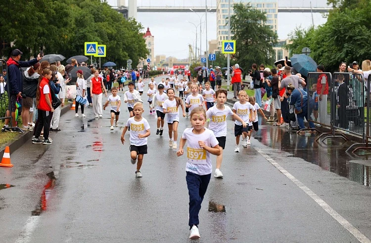 🏃‍♂️ Младшеклассники Приморья традиционно вышли на забег перед новым учебным годом