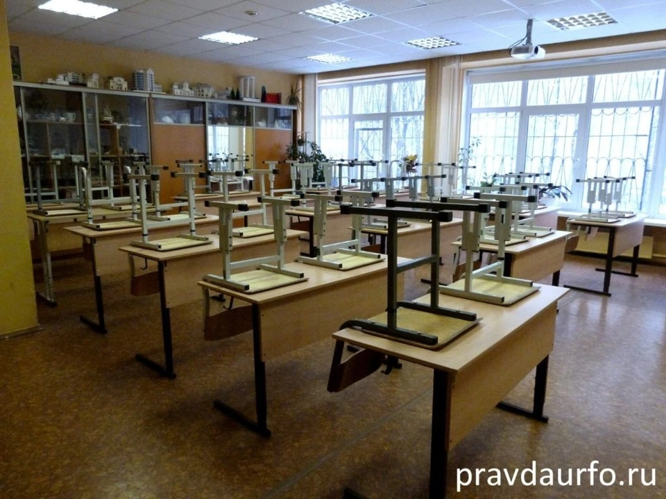 В ХМАО финансирование программы развития образования сократили на 2,2 миллиарда.