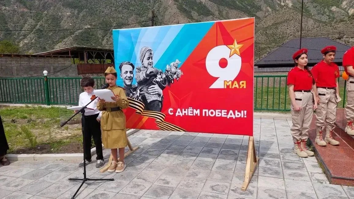 🎗️8 мая в ГКОУ РД «Курминская СШИ»
состоялось торжественное мероприятие, посвященное Параду Победы.