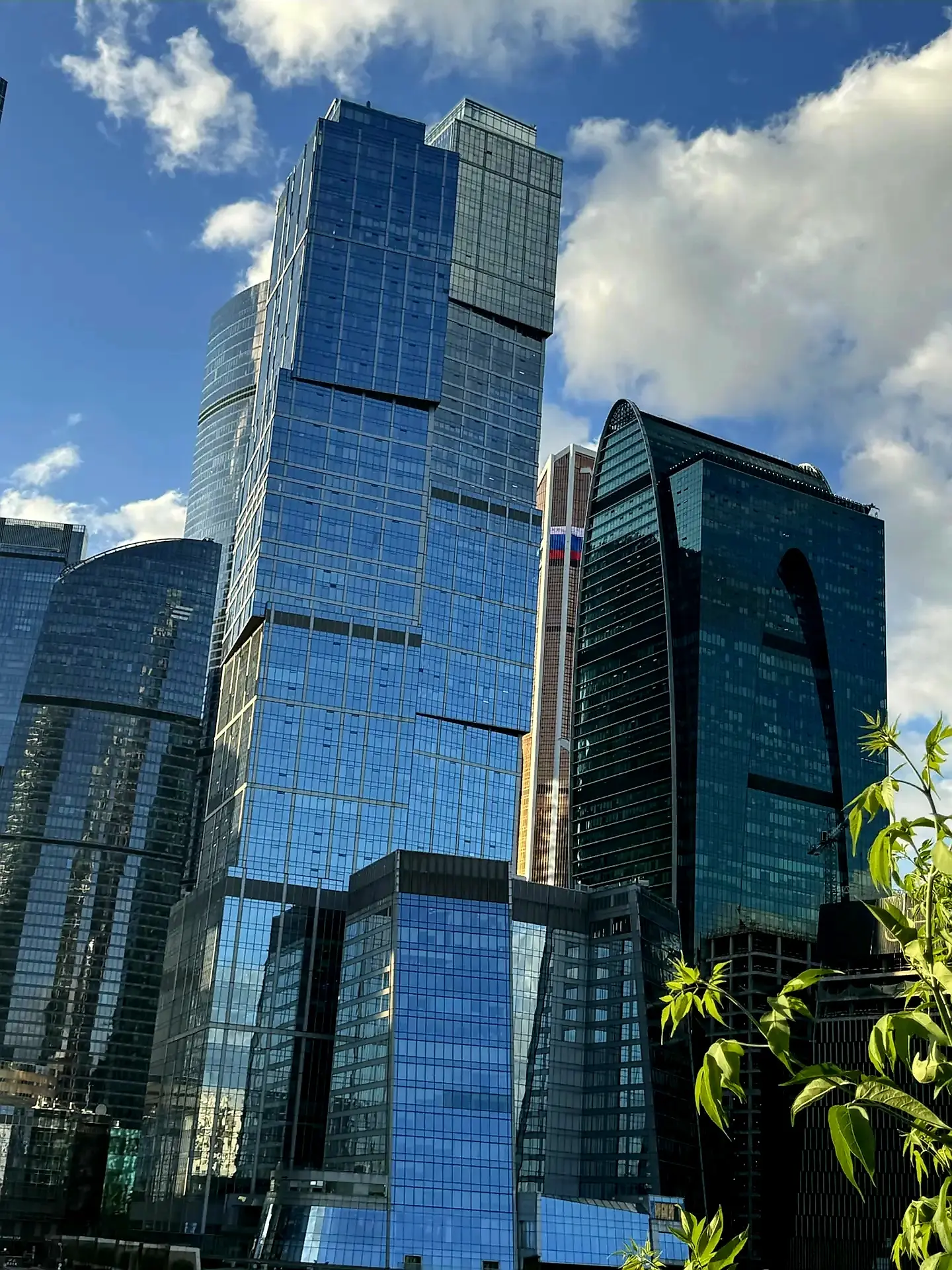 🌴 Лето близко: каждый третий россиянин уже пакует чемоданы!  По статистике рекрутинговых агентств, 6
