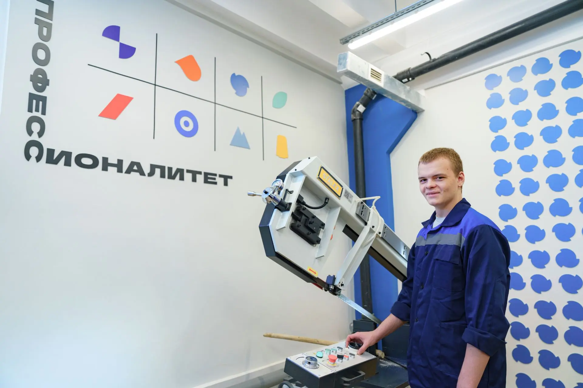 Число заявлений, направленных абитуриентами в колледжи и техникумы федерального проекта...