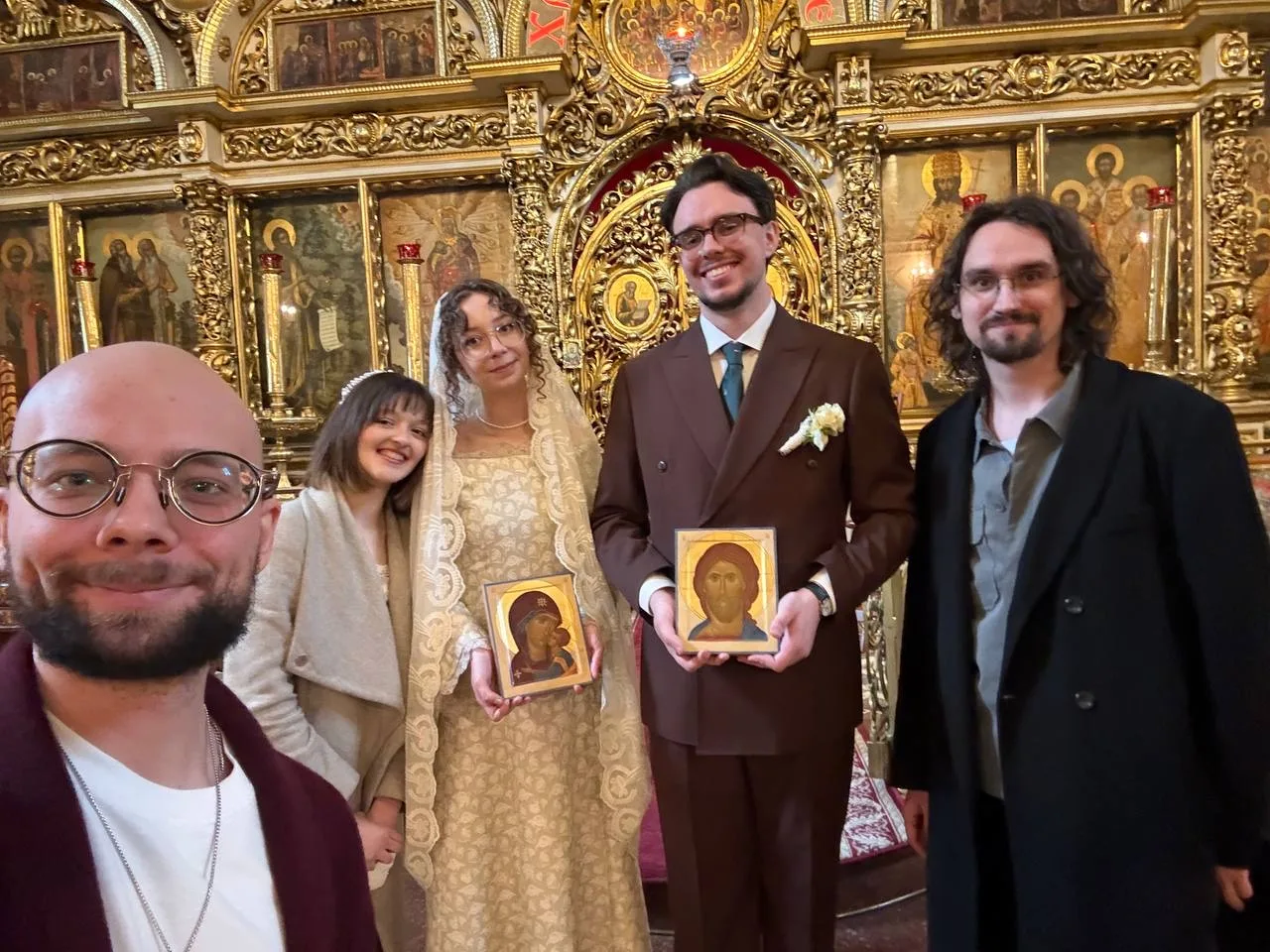 У нас Даня* сегодня женился!