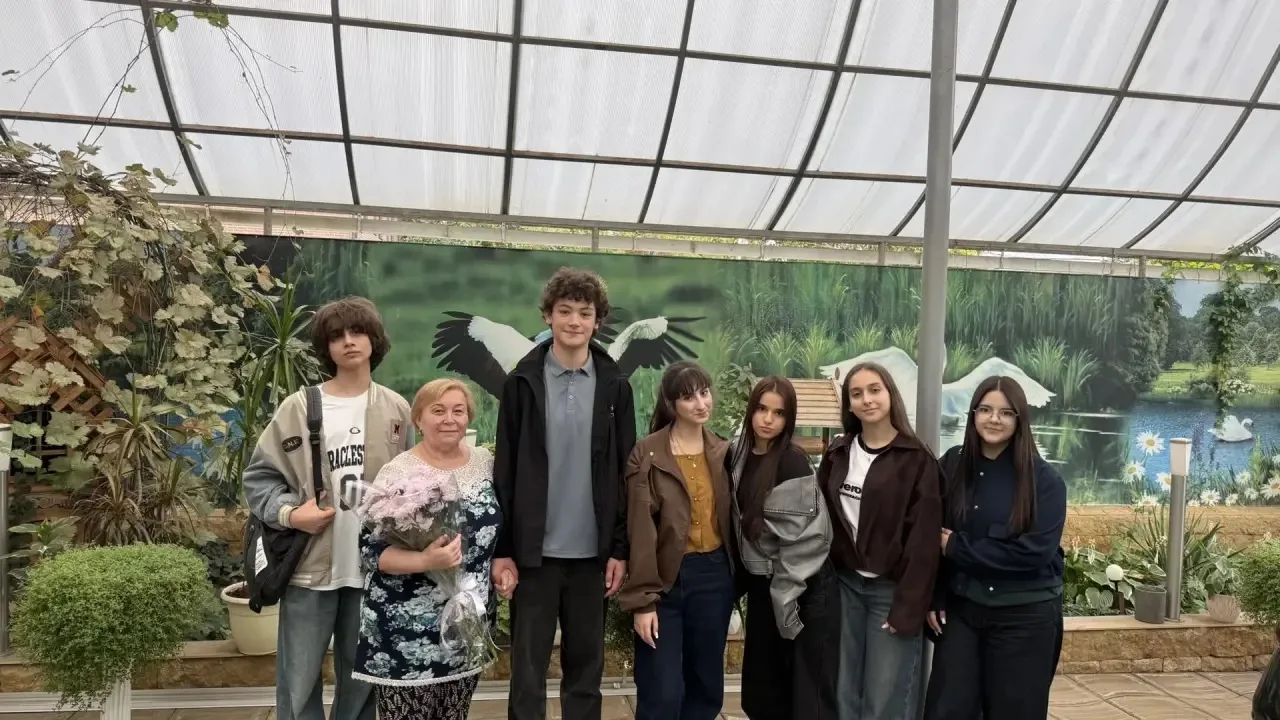 «Учитель живет в сердцах учеников вечно».