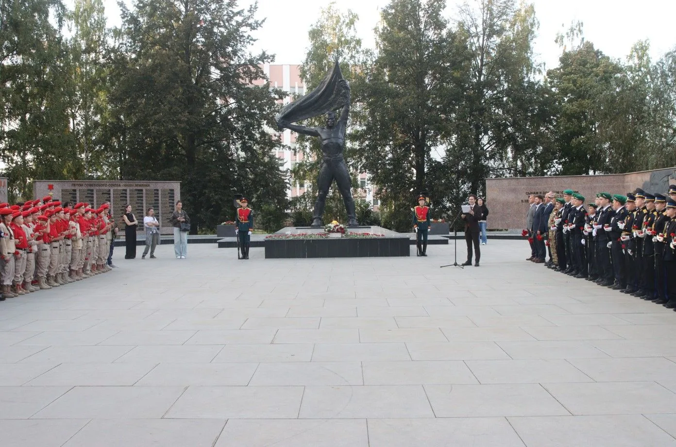 🕯В День солидарности в борьбе с терроризмом в Ижевске прошла акция «Свеча памяти»