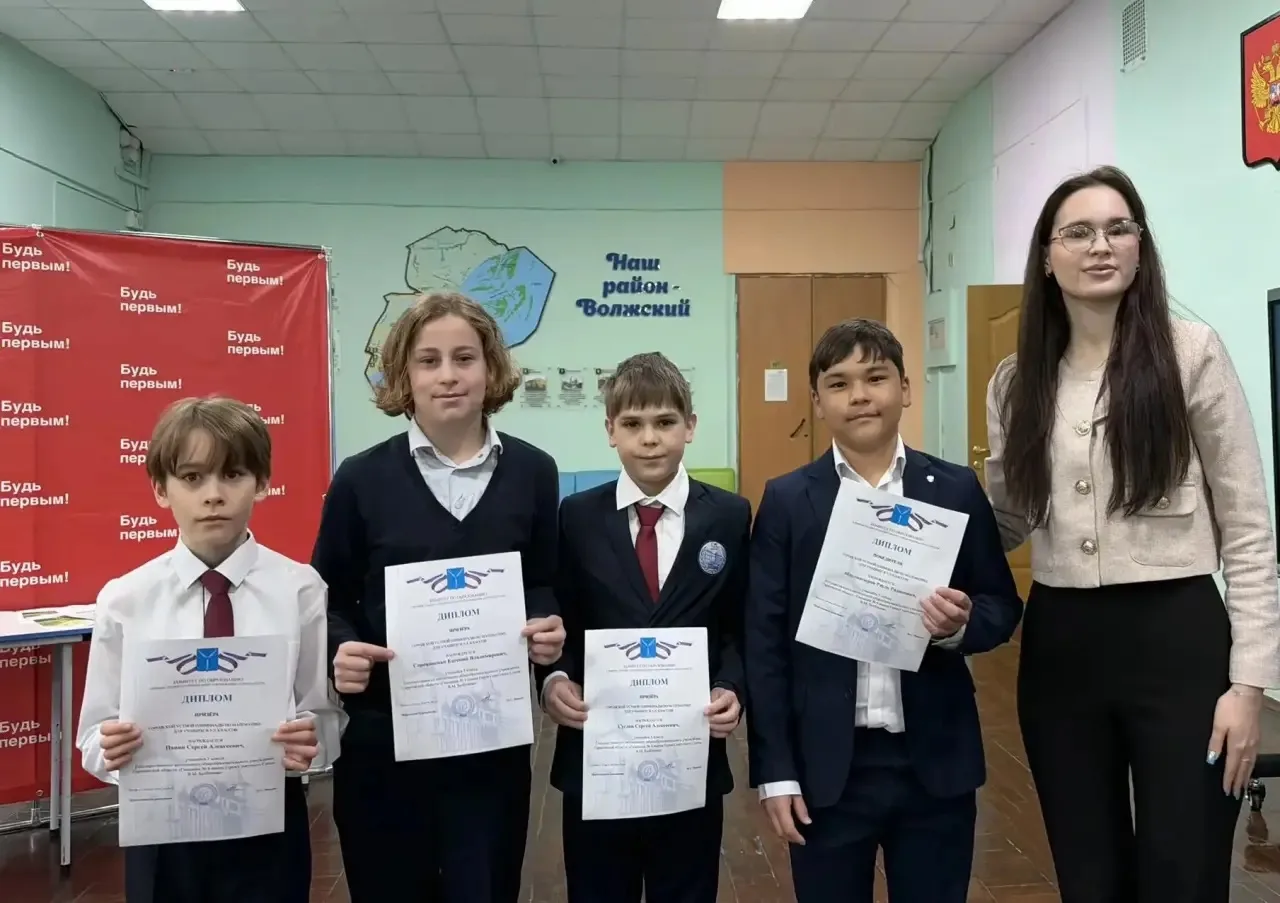 🇷🇺 Память. Гордость. Победы: Как прошла наша торжественная линейка!  📜✨ Сегодня в нашей школе прошла
