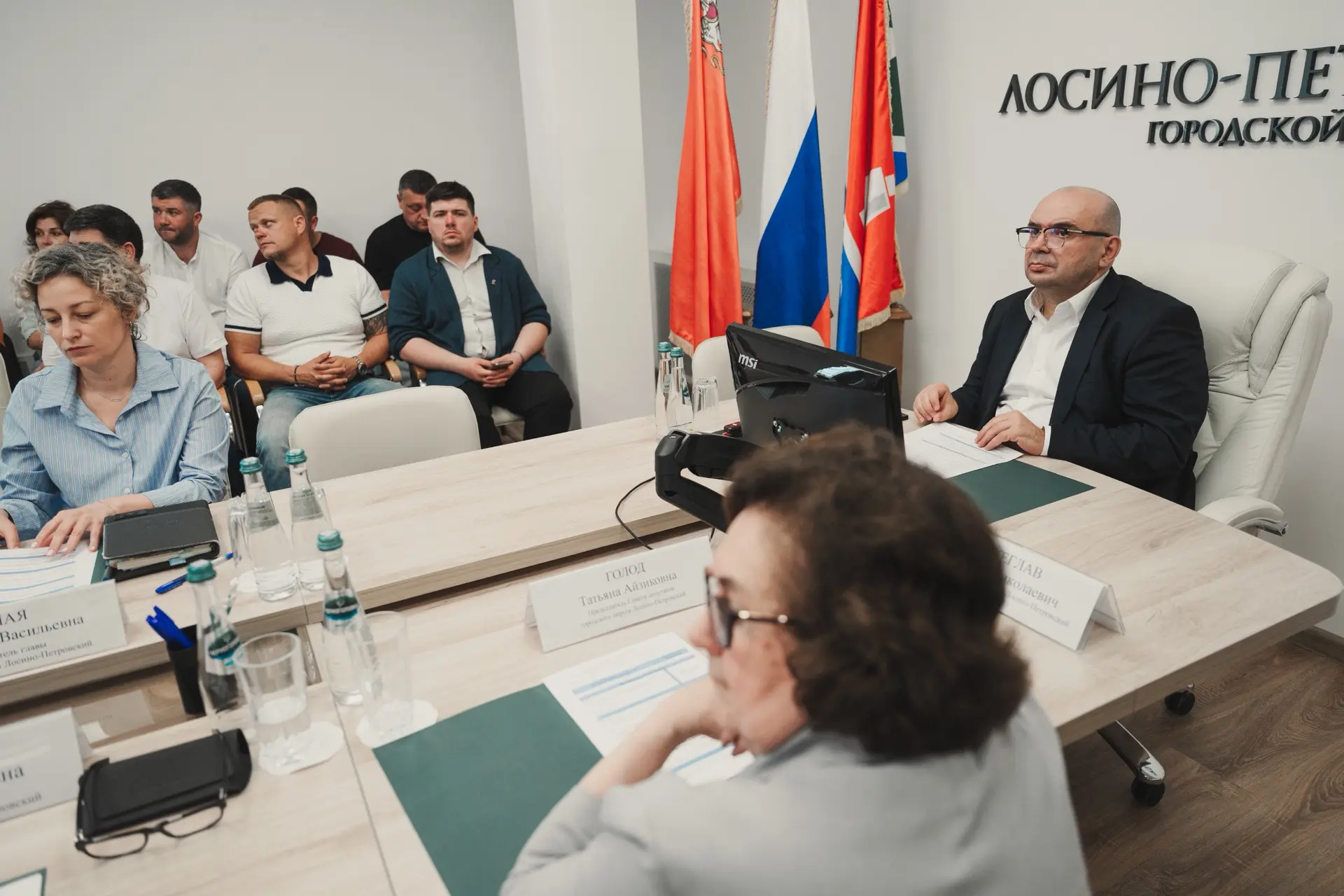 Провёл еженедельное совещание с командой 👥

Повестка – летняя: дорожный ремонт, благоустройство, ра