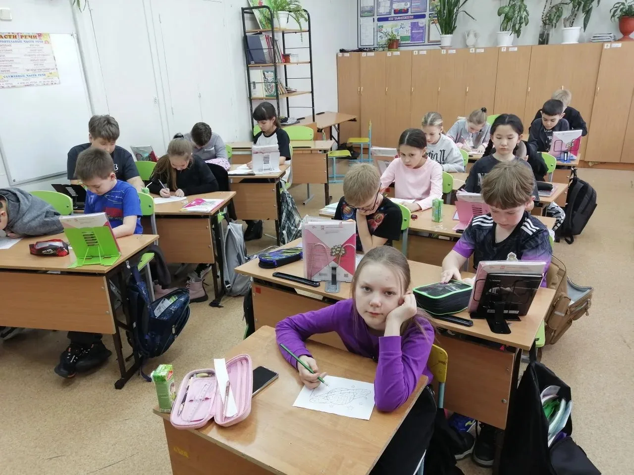 💫3б класс сегодня полетали в  космических лабиринтах.🪐