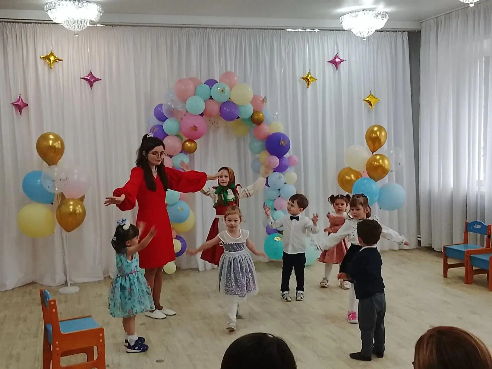 Прощайте , ясли!!! Здравствуй детский сад
Вот и закончились ясельные дни,
Как же весело и занятно мы