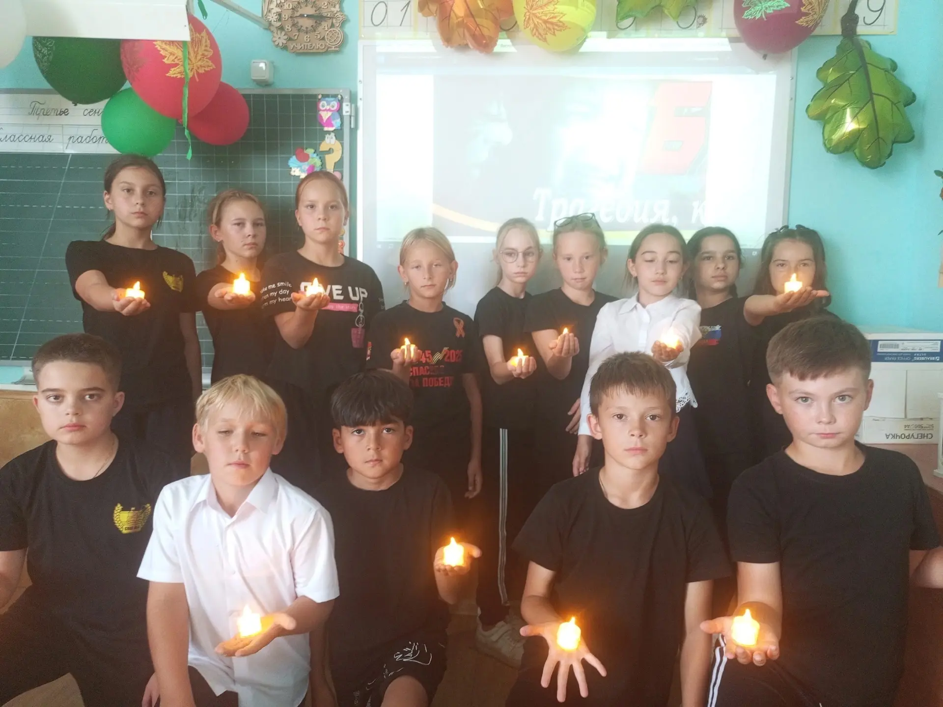 🕯️Сентябрь роняет листьев медь,