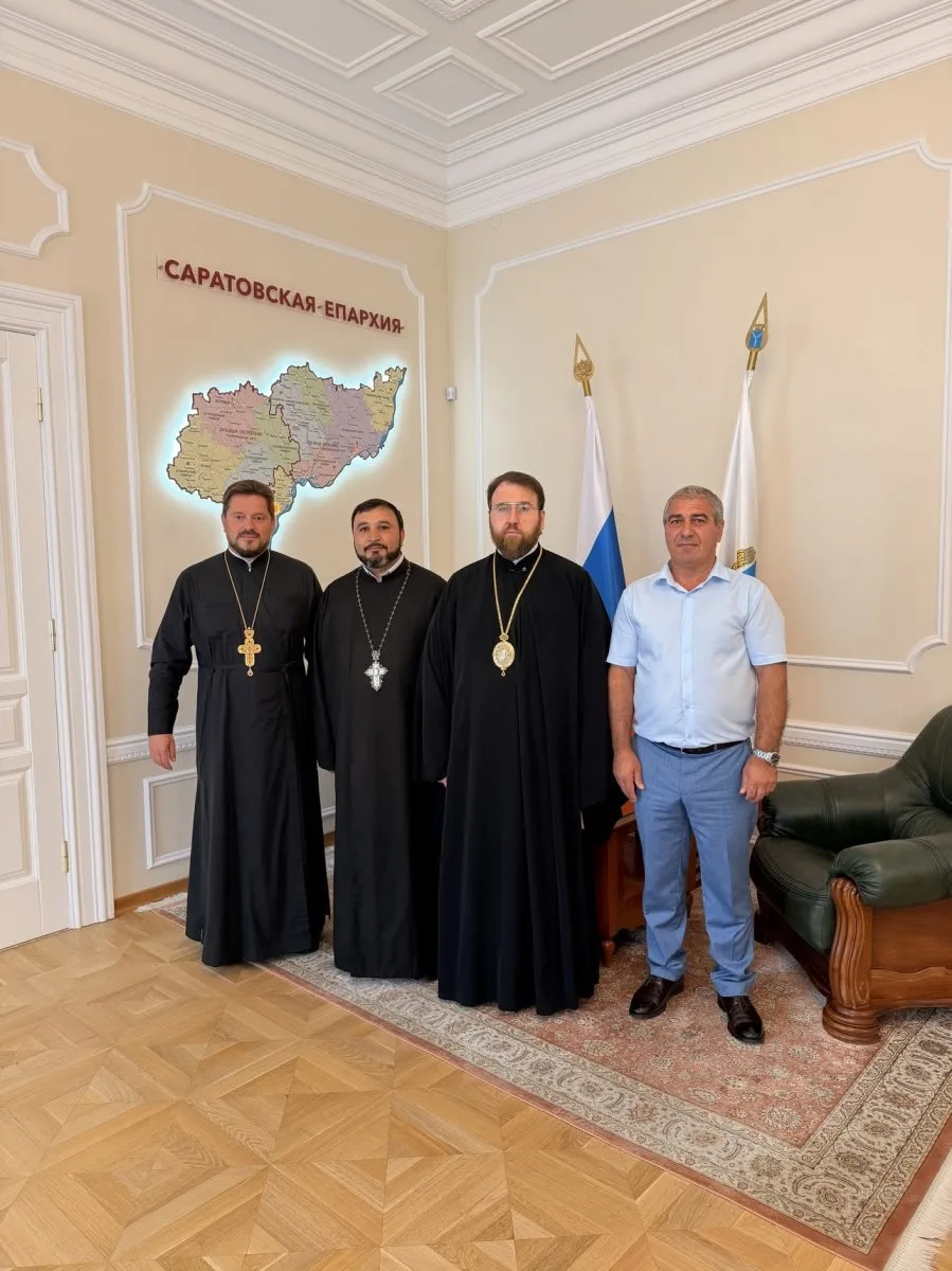 Члены Общественной палаты Саратовской области встретились с митрополитом Саратовским и ...