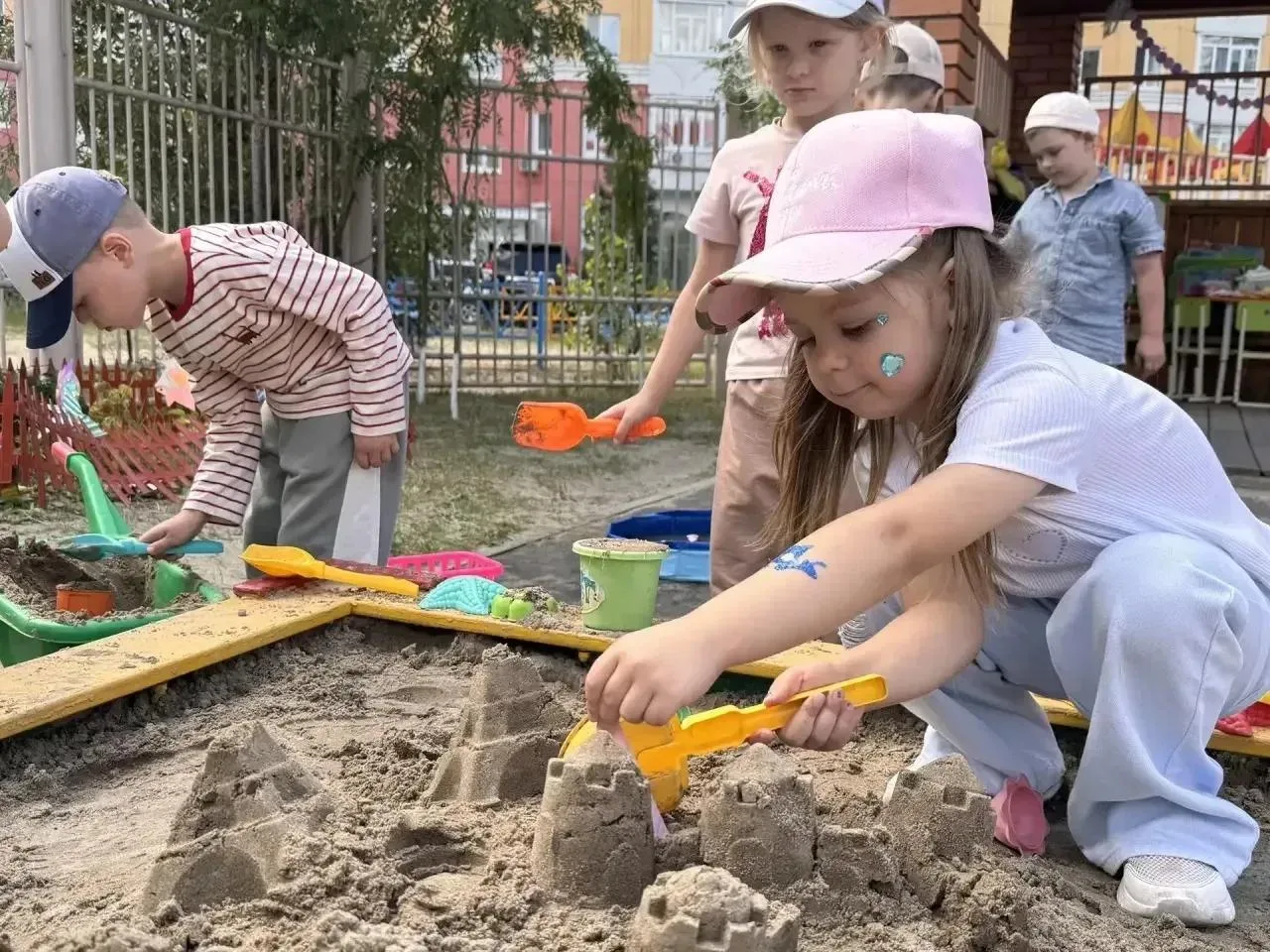 ✨Песочница — это не просто место для игр, а настоящая мастерская, где дети превращаются в маленьких 