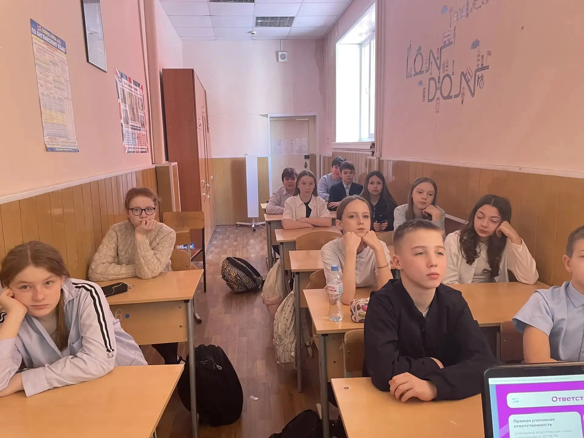 🎓 Тематический урок по финансовой безопасности «Тёмная сторона ИИ» в Тверском лицее.