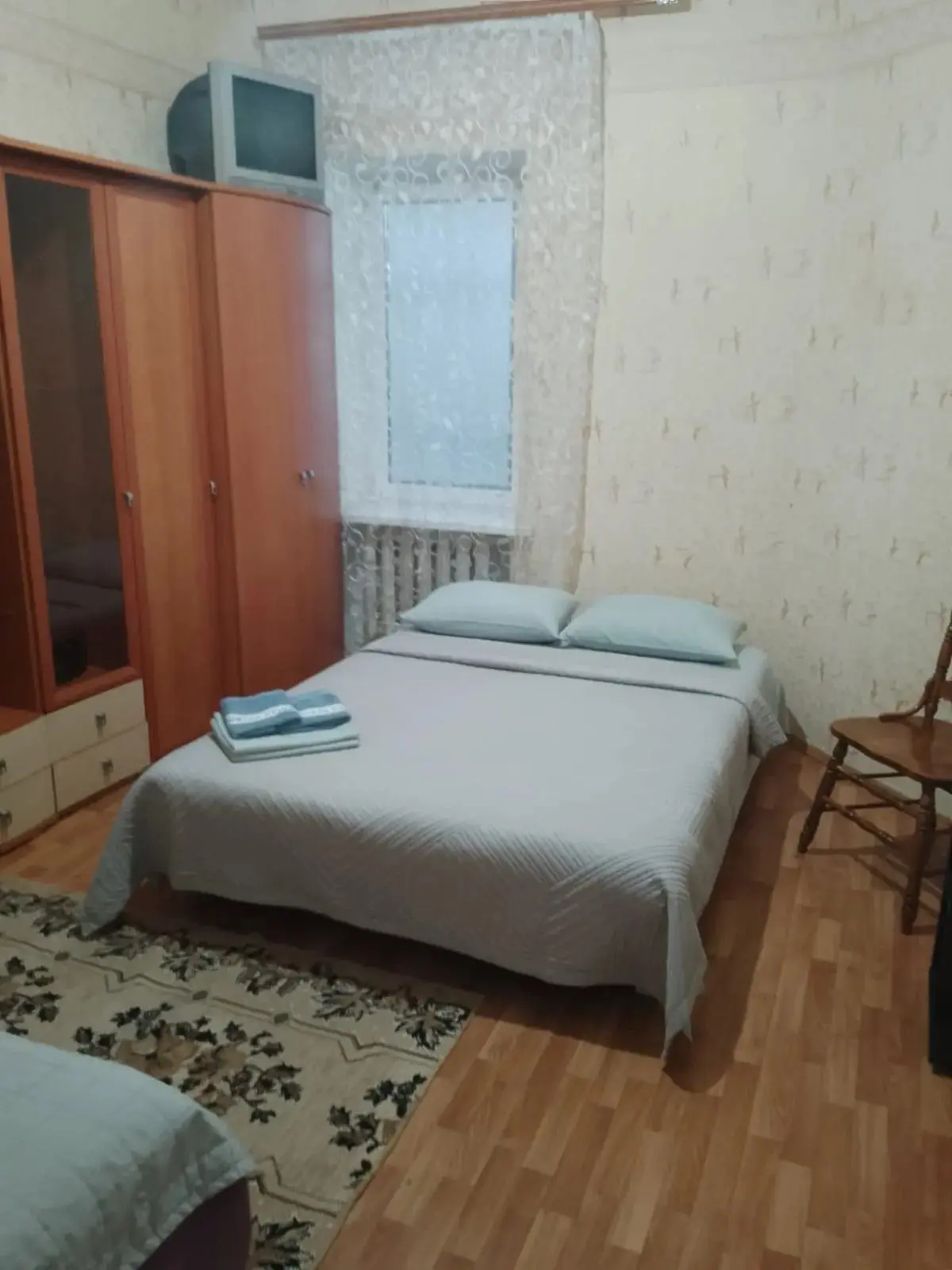 Сдается посуточно 2-х комнатный дом в центре города Евпатория по ул. Демышева (на 6 чел.). В дополне