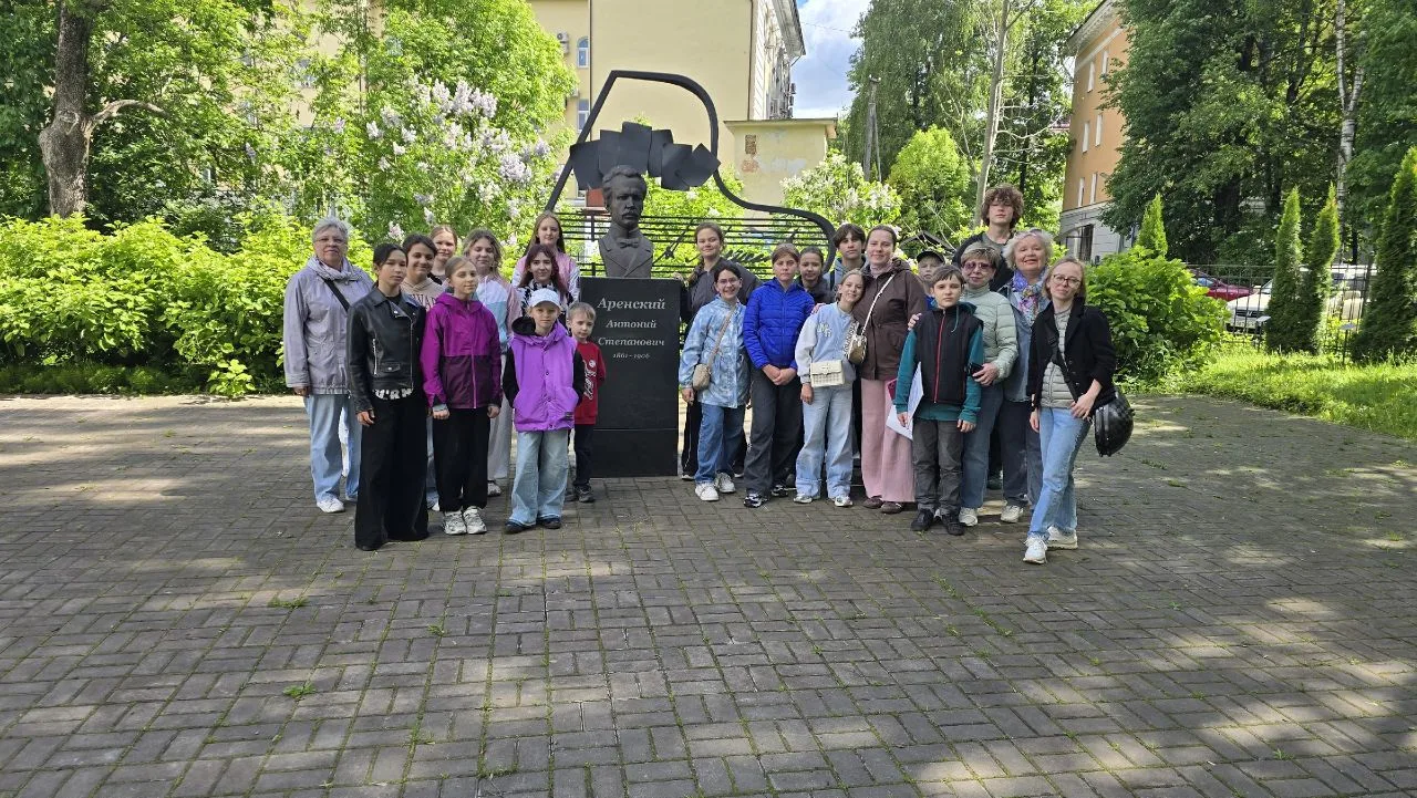 26 мая с творческим визитом учащиеся и преподаватели нашей школы посетили город Великий...