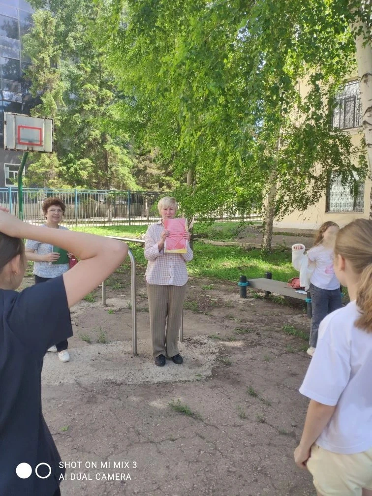 Педагоги центра Логинова Н.А и Меженова Е.В. провели профилактическую игру "Светофор" для учащихся 3