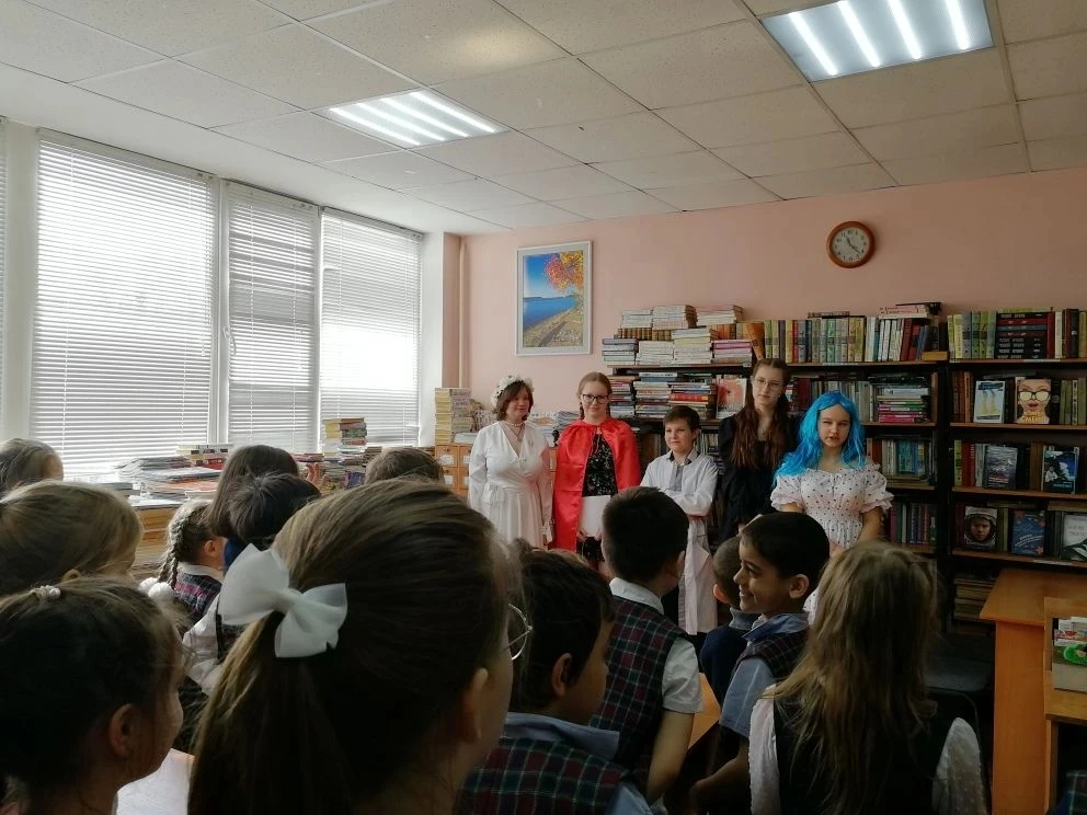 26 марта  в школьной библиотеке прошёл праздник "Посвящение первоклассников в читатели". Участники ш