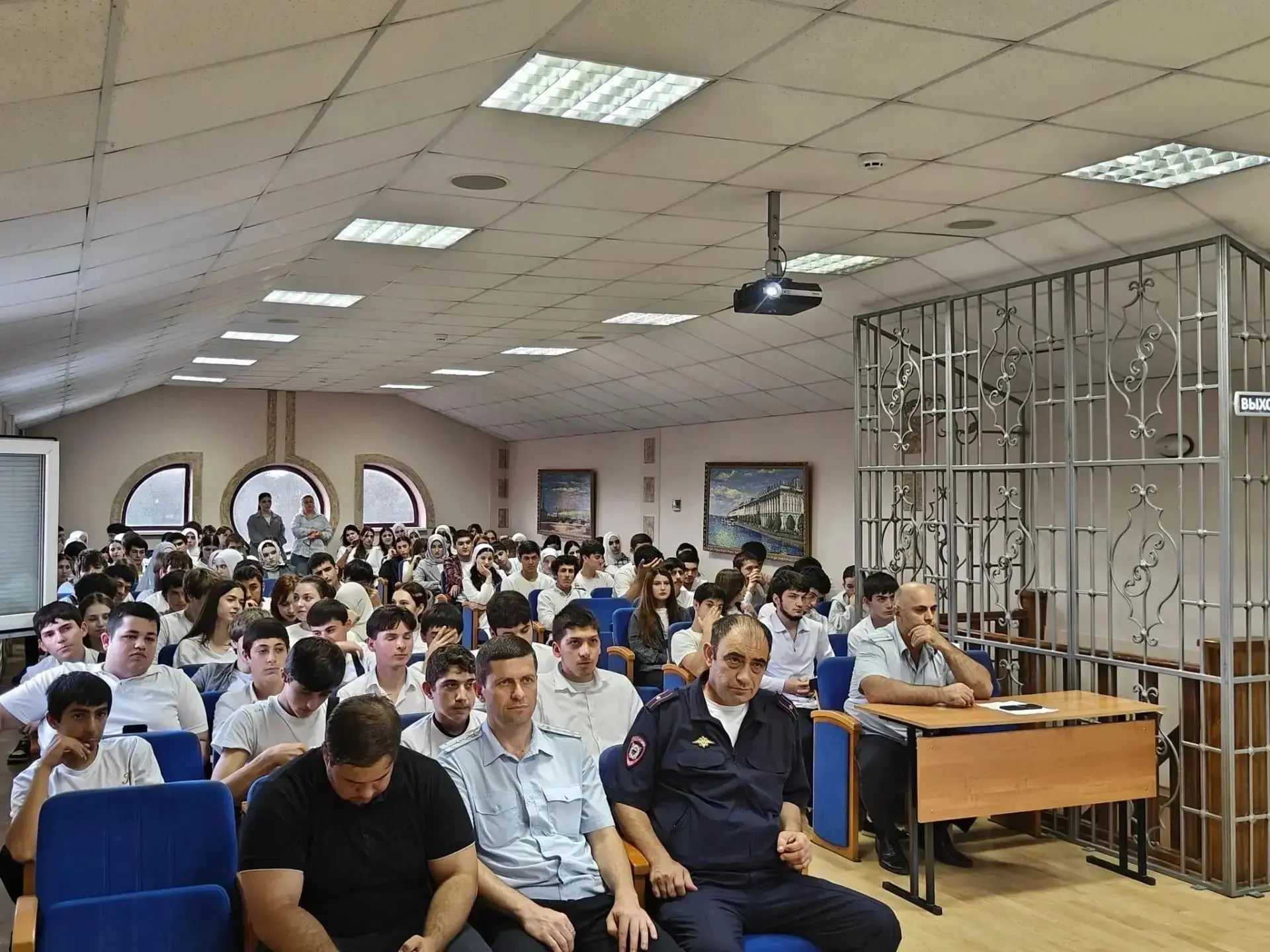В Кизлярском колледже прошел разговор о безопасности в сети, ведь незнание закона не ос...