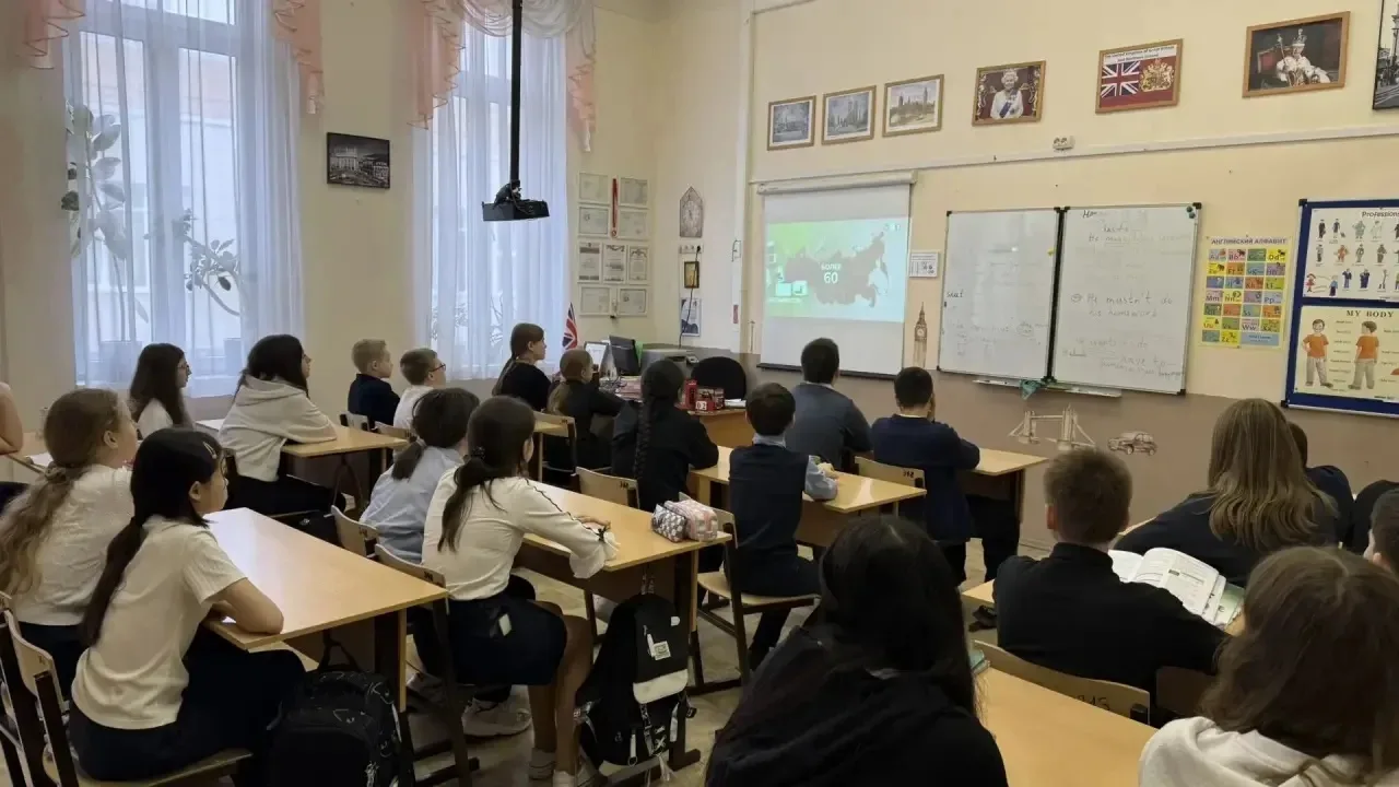 🔬 Сегодня ученики нашей школы приняли участие в увлекательном занятии курса внеурочнойдеятельности «