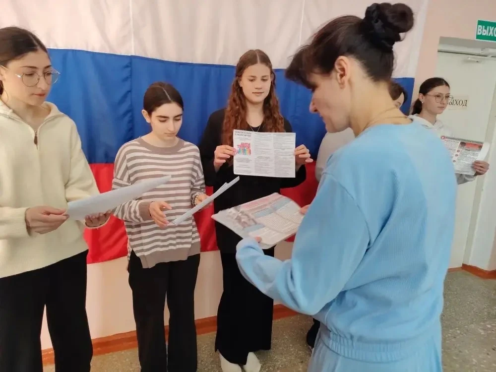 В МКОУ СОШ №7 п. Чограйский социальным педагогом совместно с классными руководителями б...