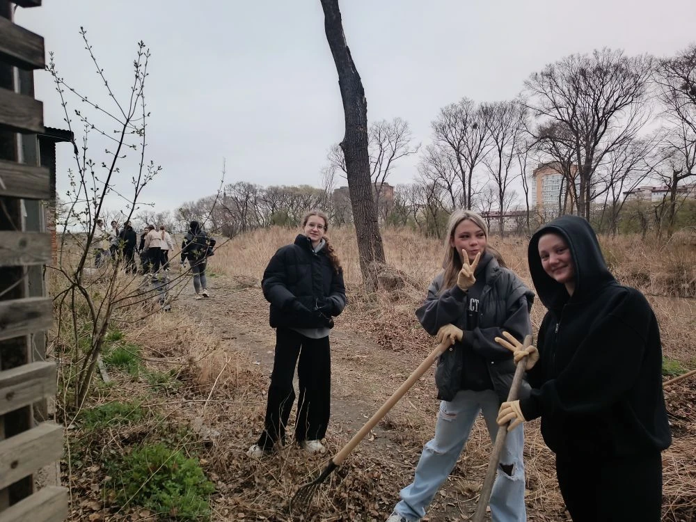 🌳 Добро возвращается бумерангом!  Сегодня волонтёрский отряд нашей школы «Бумеранг» под руководством