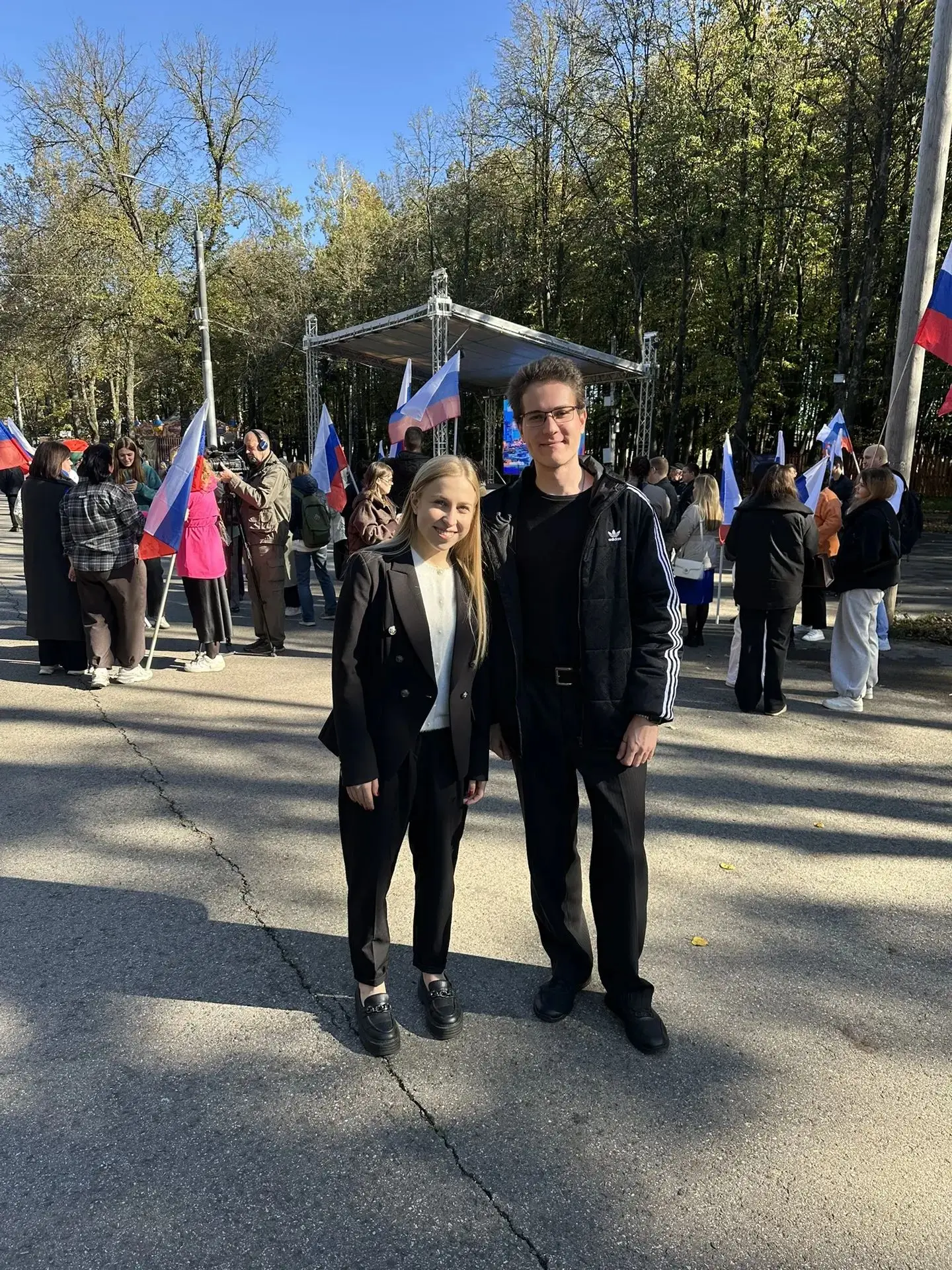 В Лесопарке прошёл митинг-концерт, посвящённый годовщине воссоединения Донецкой и Луган...